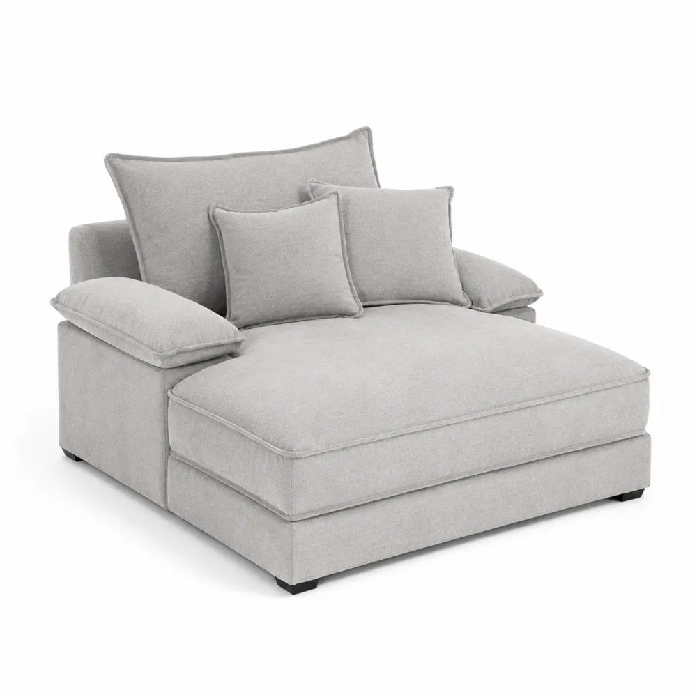 Poltrona chaise longue imbottita 130 x 110 x 85 cm in tessuto poliestere grigio chiaro con seduta rettangolare e cuscini
